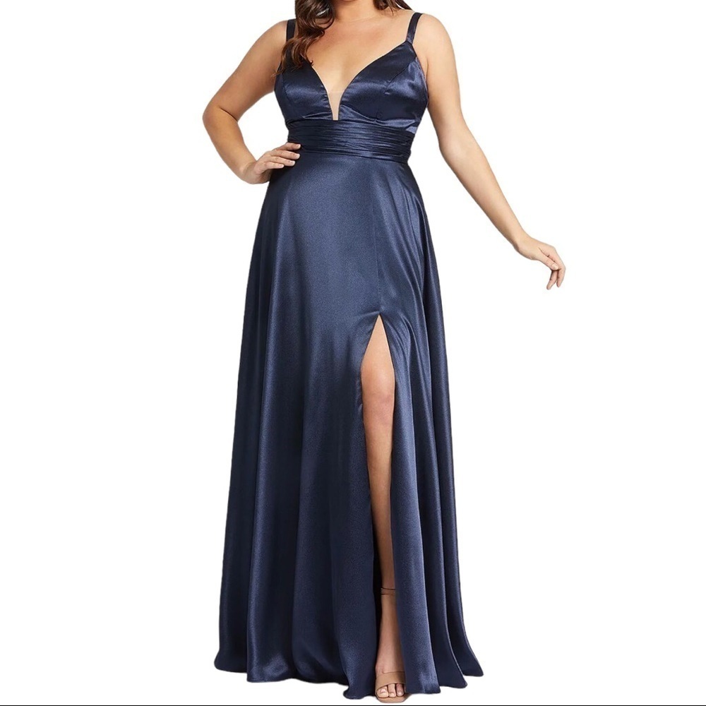 Mac Duggal V Neck Sleeveless Gown Navy Blue Plus Size 20W Leg Slit Pleated Belt